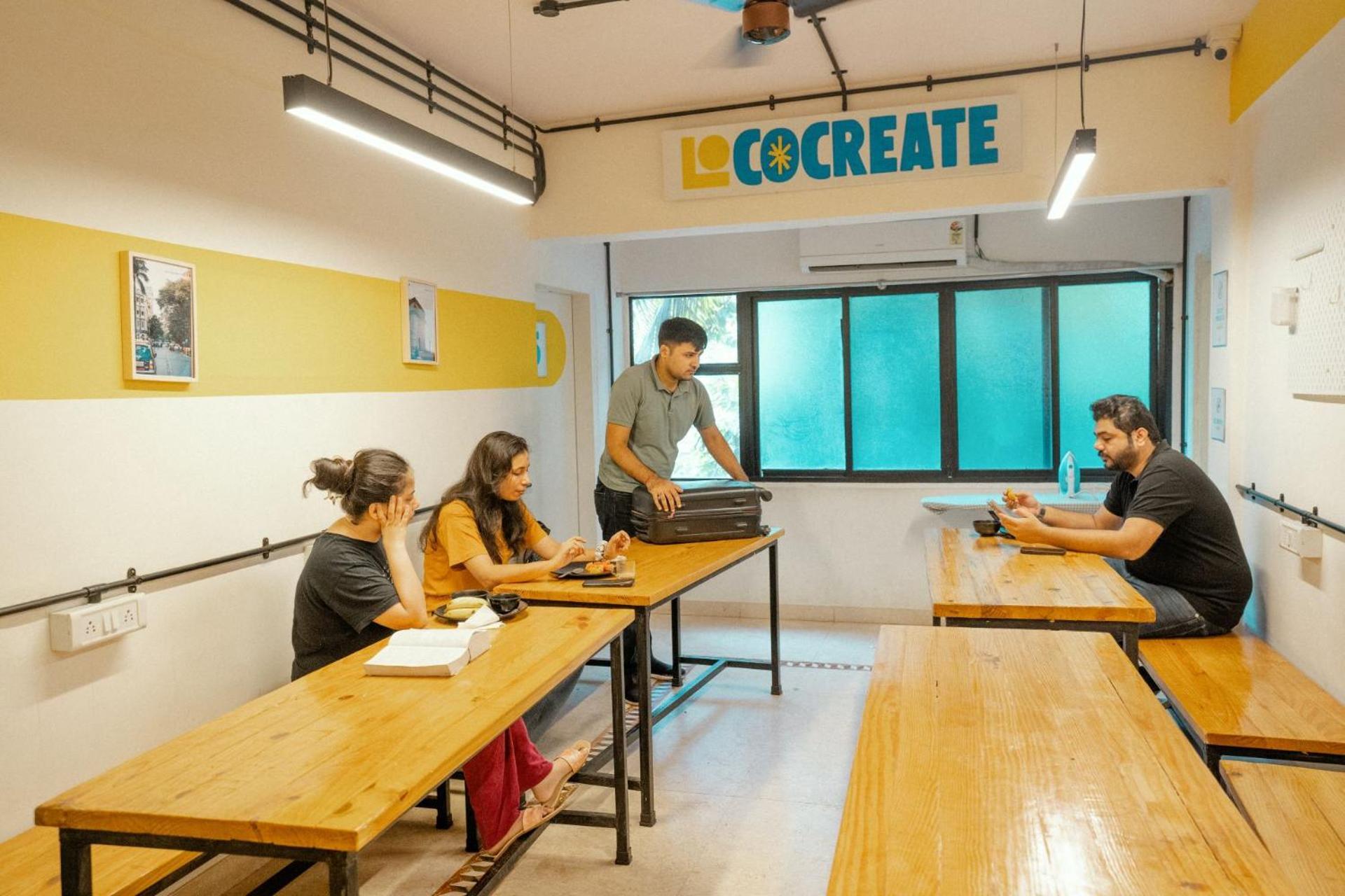 Locomo Express - Stay Work Eat Mumbai Exterior foto